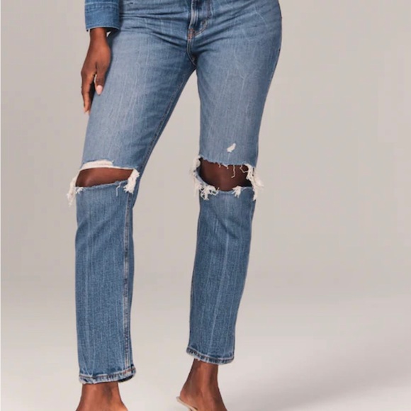 Abercrombie CurveLove Ultra HighRise Ankle Straight Jean 26 Ripped medium wash - Picture 2 of 5